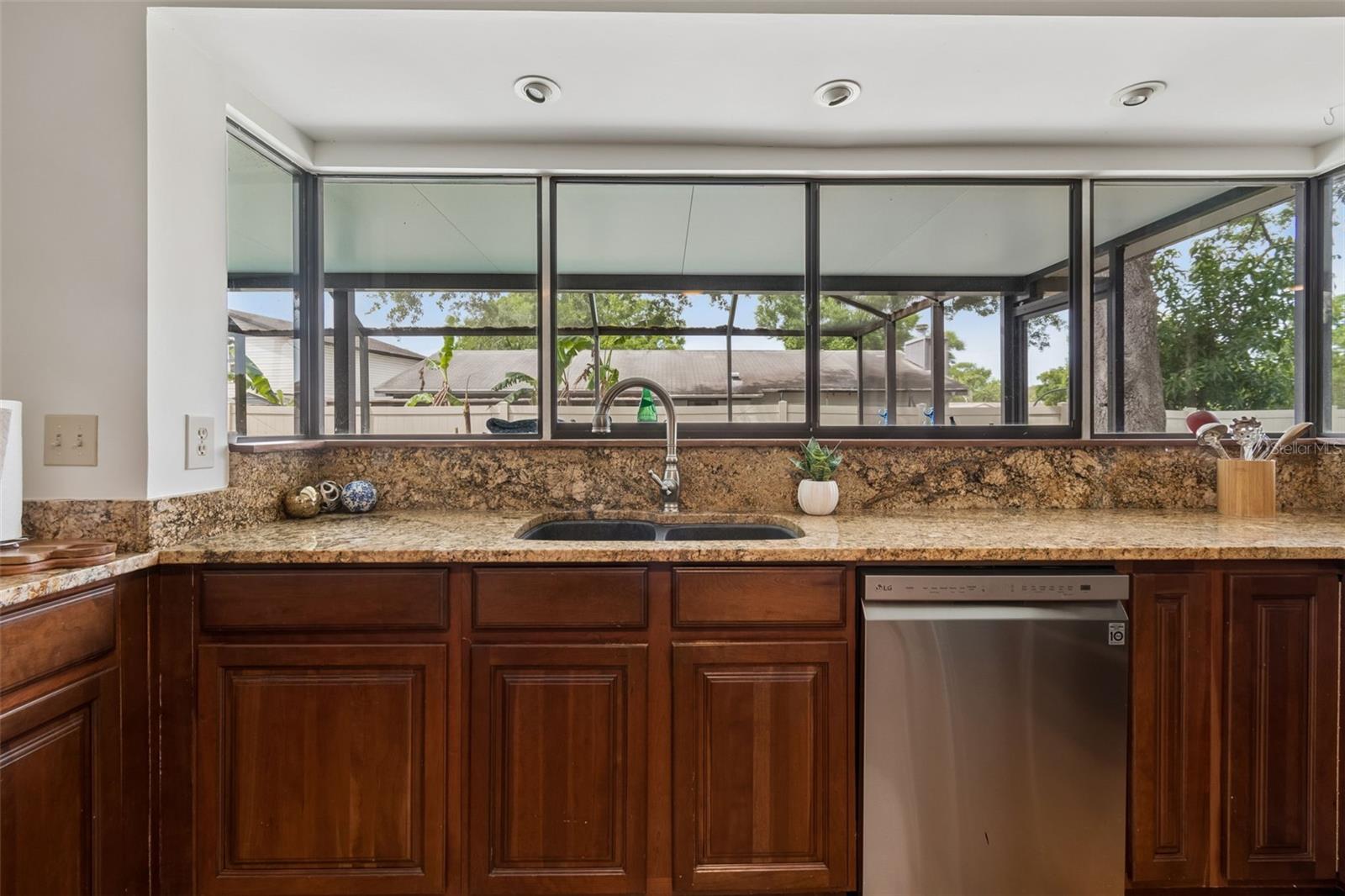 Image 20 of 97 For 15824 Knollview Drive