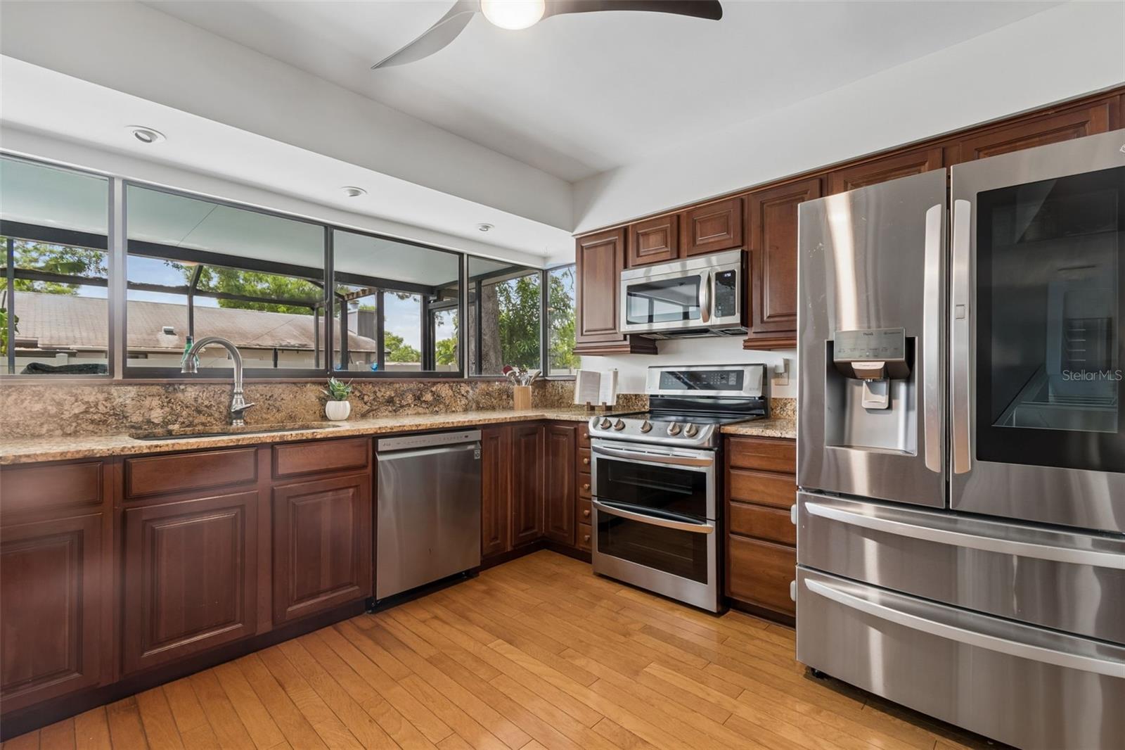 Image 22 of 97 For 15824 Knollview Drive