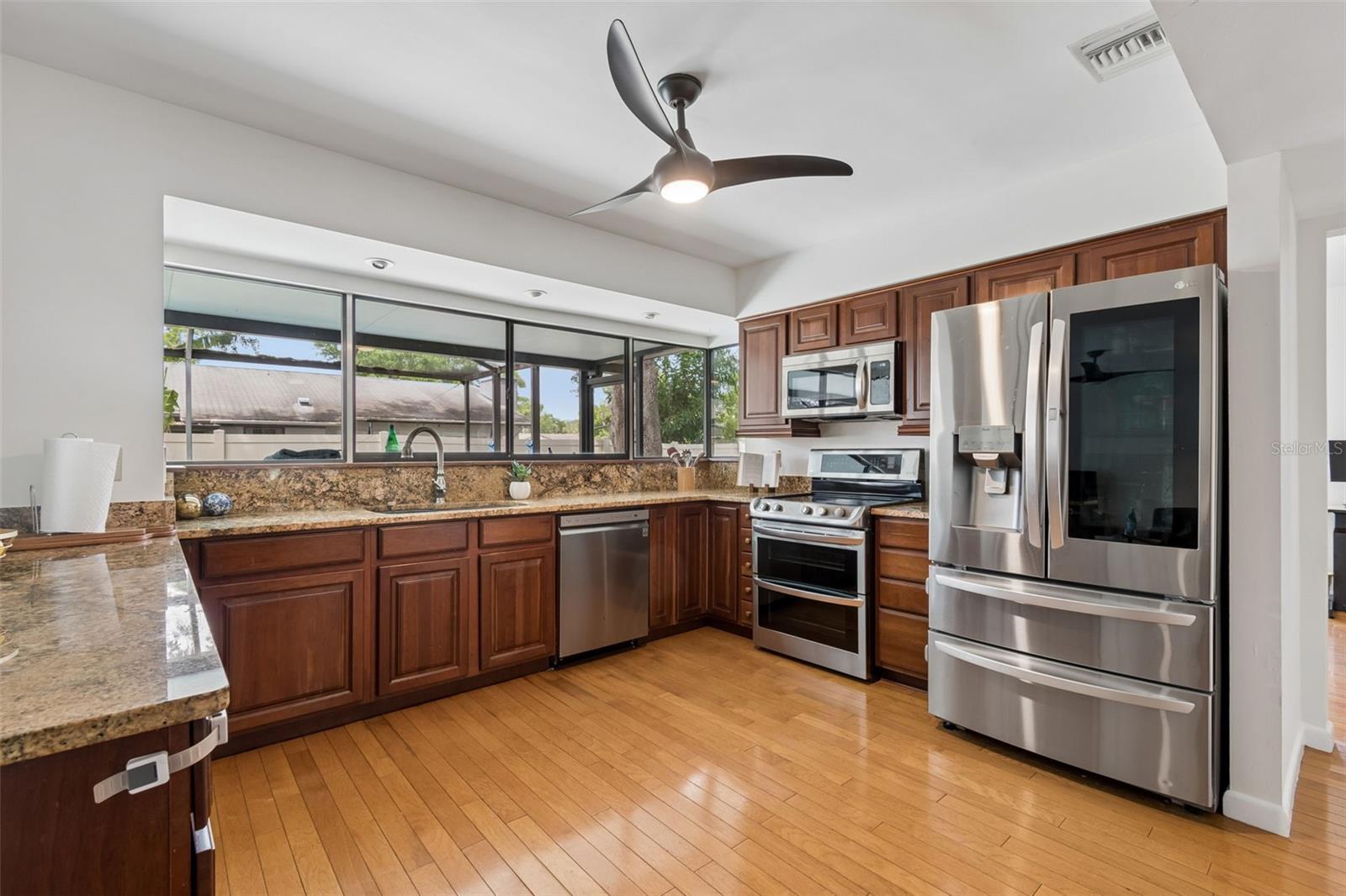 Image 26 of 97 For 15824 Knollview Drive