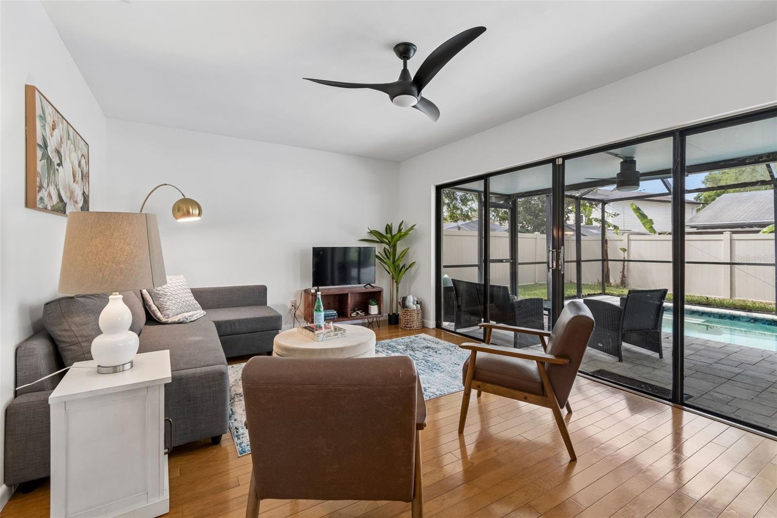 Image 31 of 97 For 15824 Knollview Drive