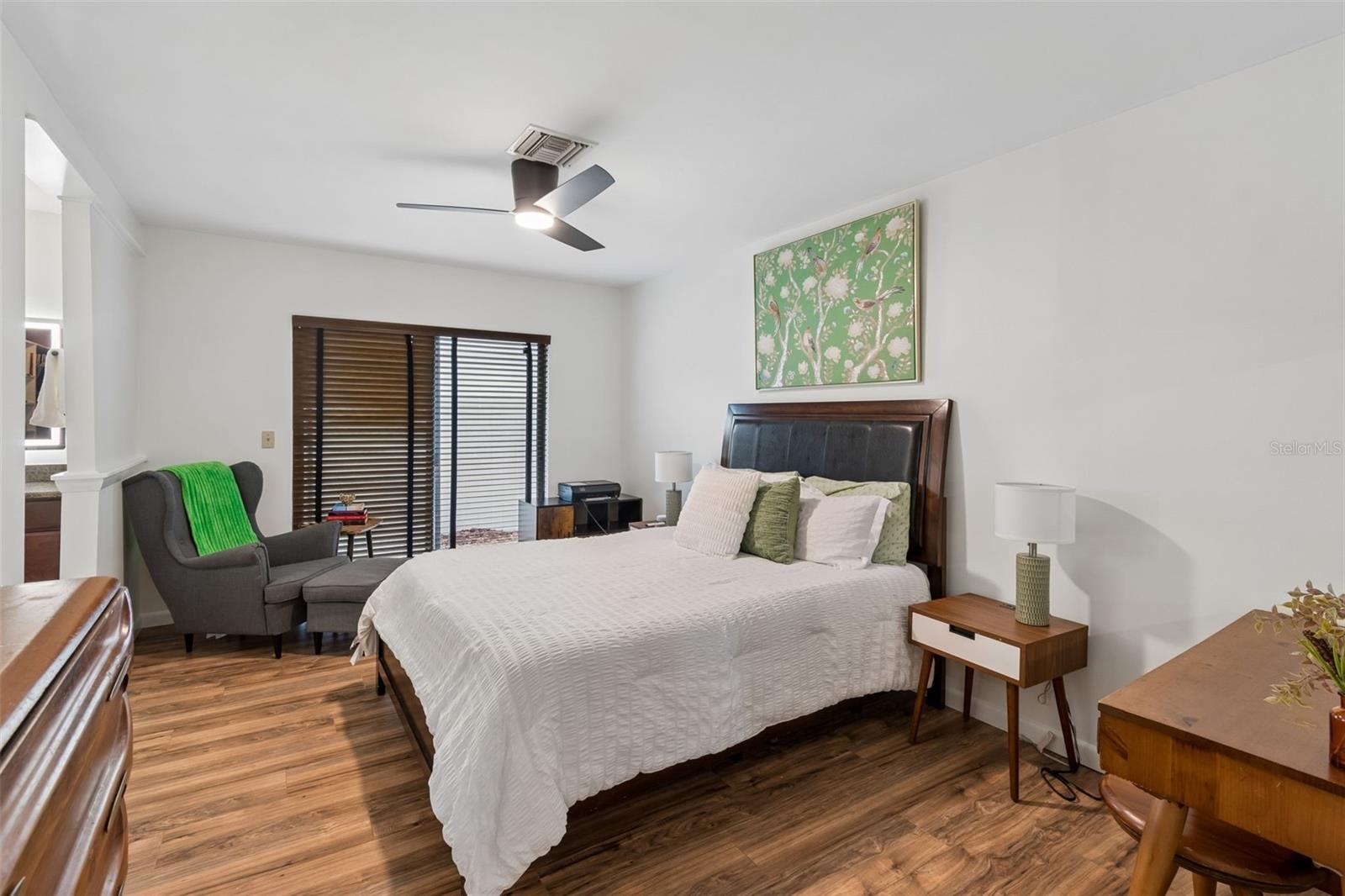 Image 33 of 97 For 15824 Knollview Drive