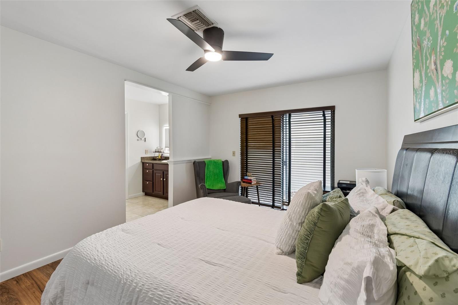 Image 35 of 97 For 15824 Knollview Drive