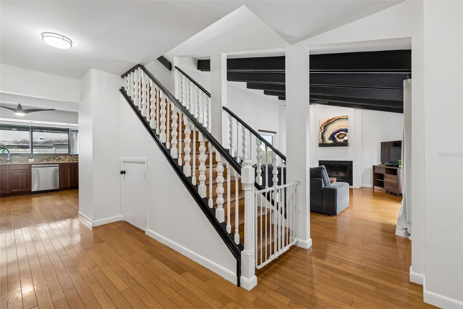 Image 4 of 97 For 15824 Knollview Drive