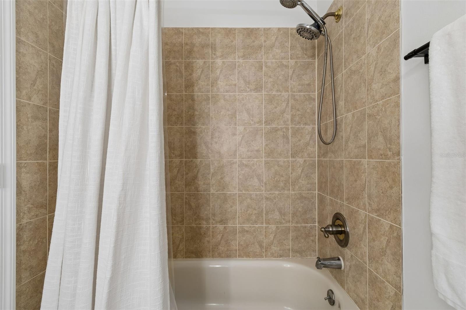 Image 41 of 97 For 15824 Knollview Drive