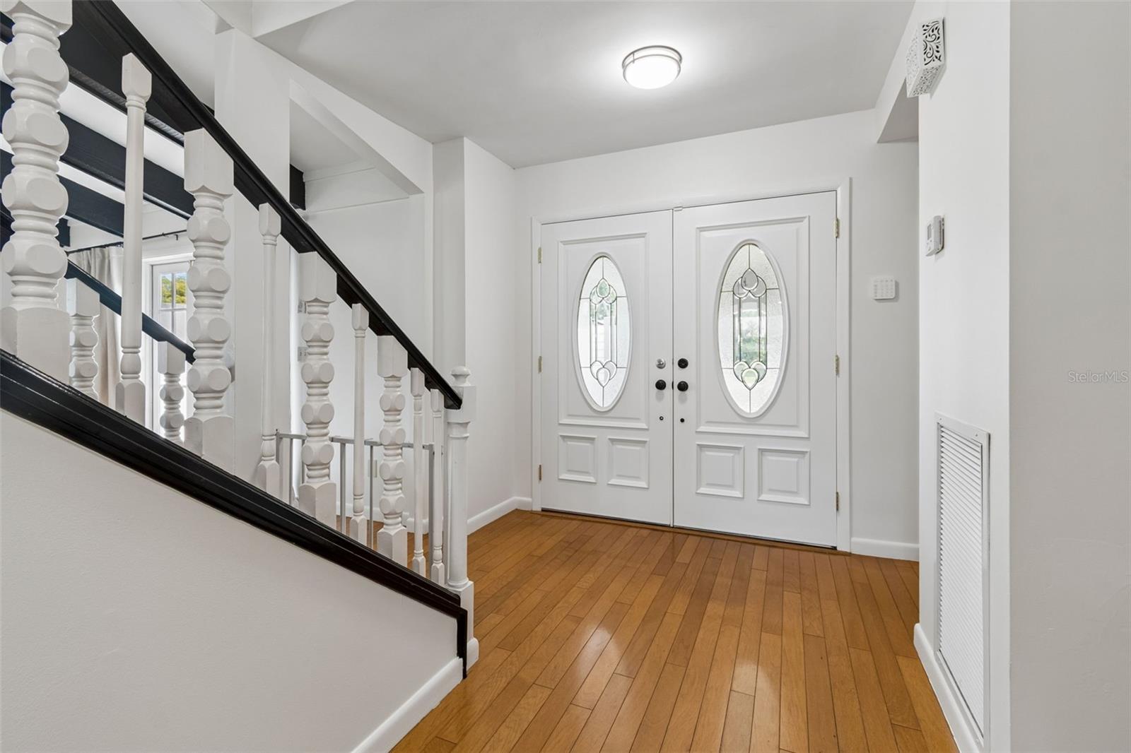 Image 6 of 97 For 15824 Knollview Drive