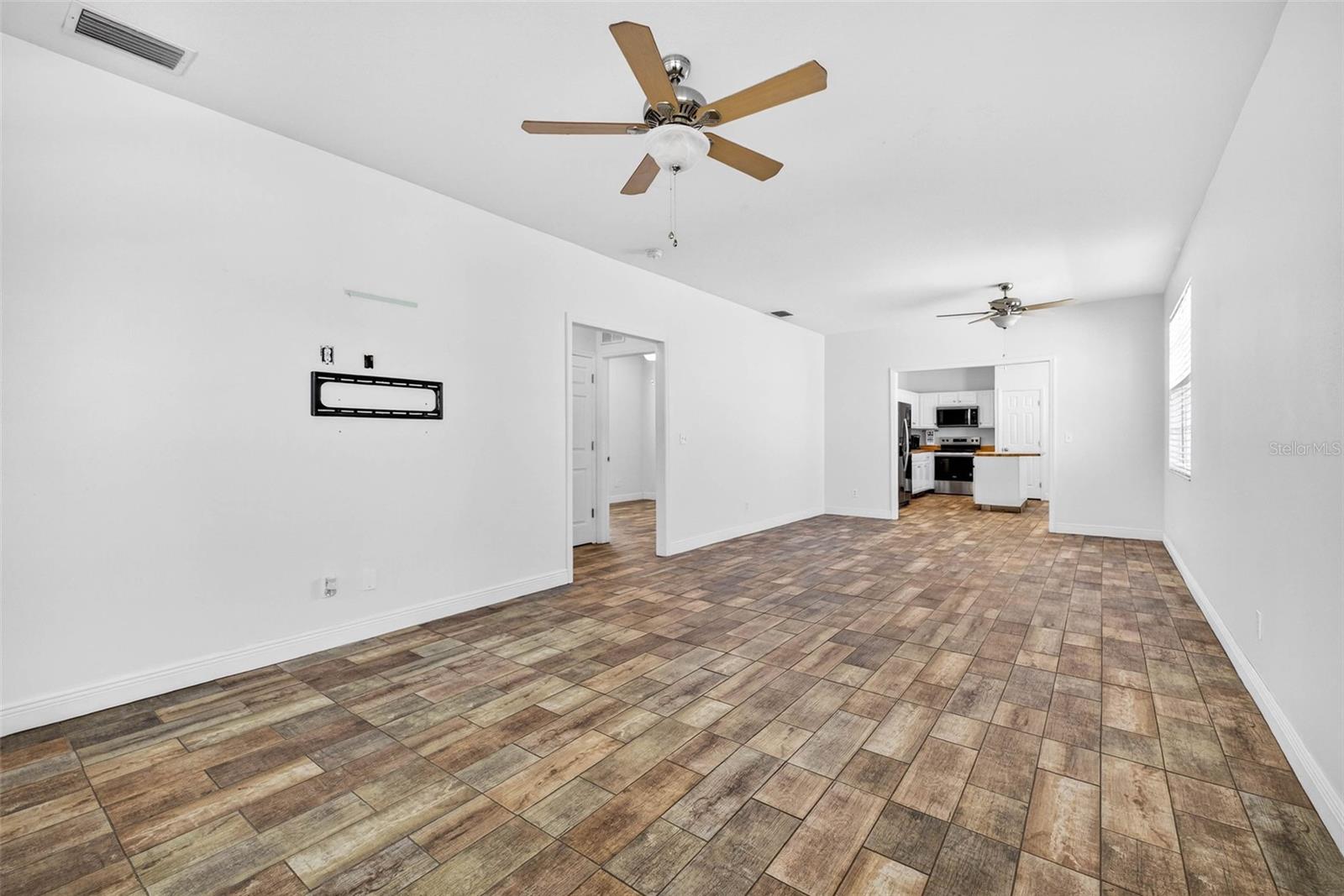 Image 11 of 55 For 6450 Ashville Dr