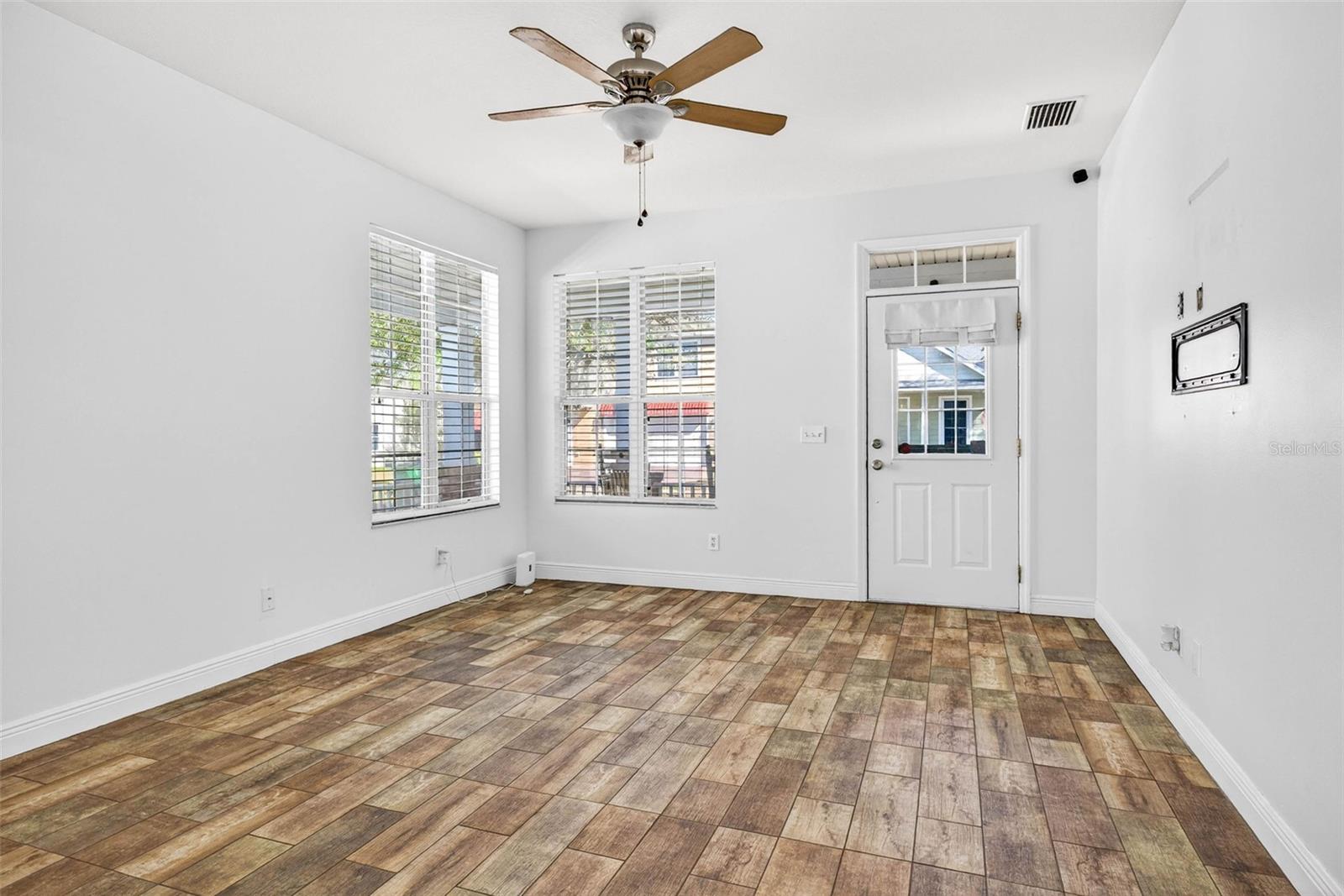 Image 13 of 55 For 6450 Ashville Dr