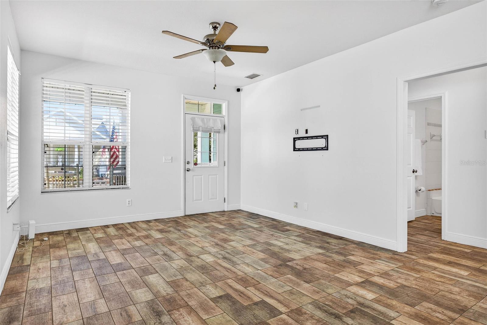 Image 14 of 55 For 6450 Ashville Dr