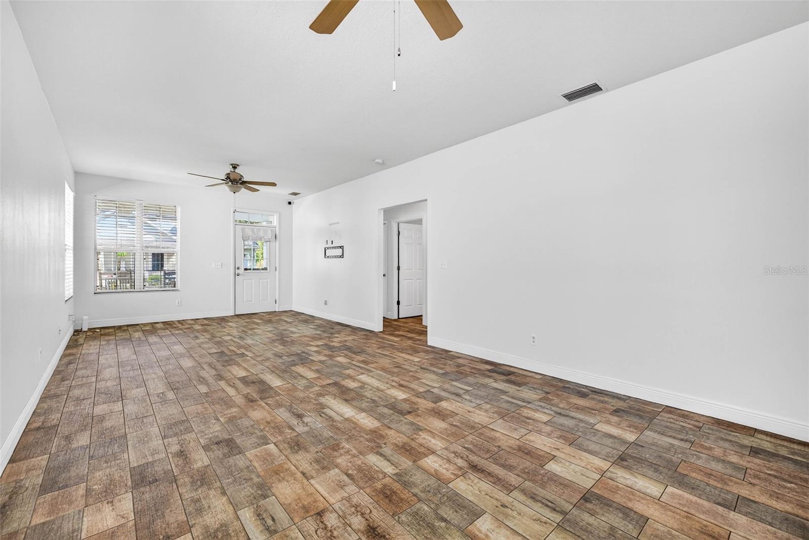 Image 20 of 55 For 6450 Ashville Dr