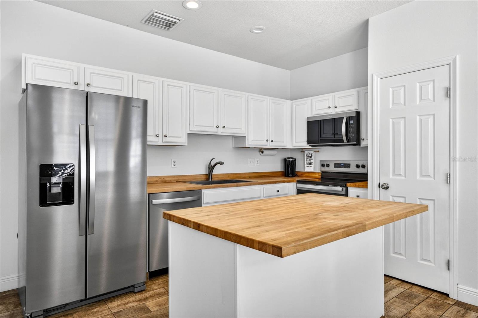 Image 22 of 55 For 6450 Ashville Dr