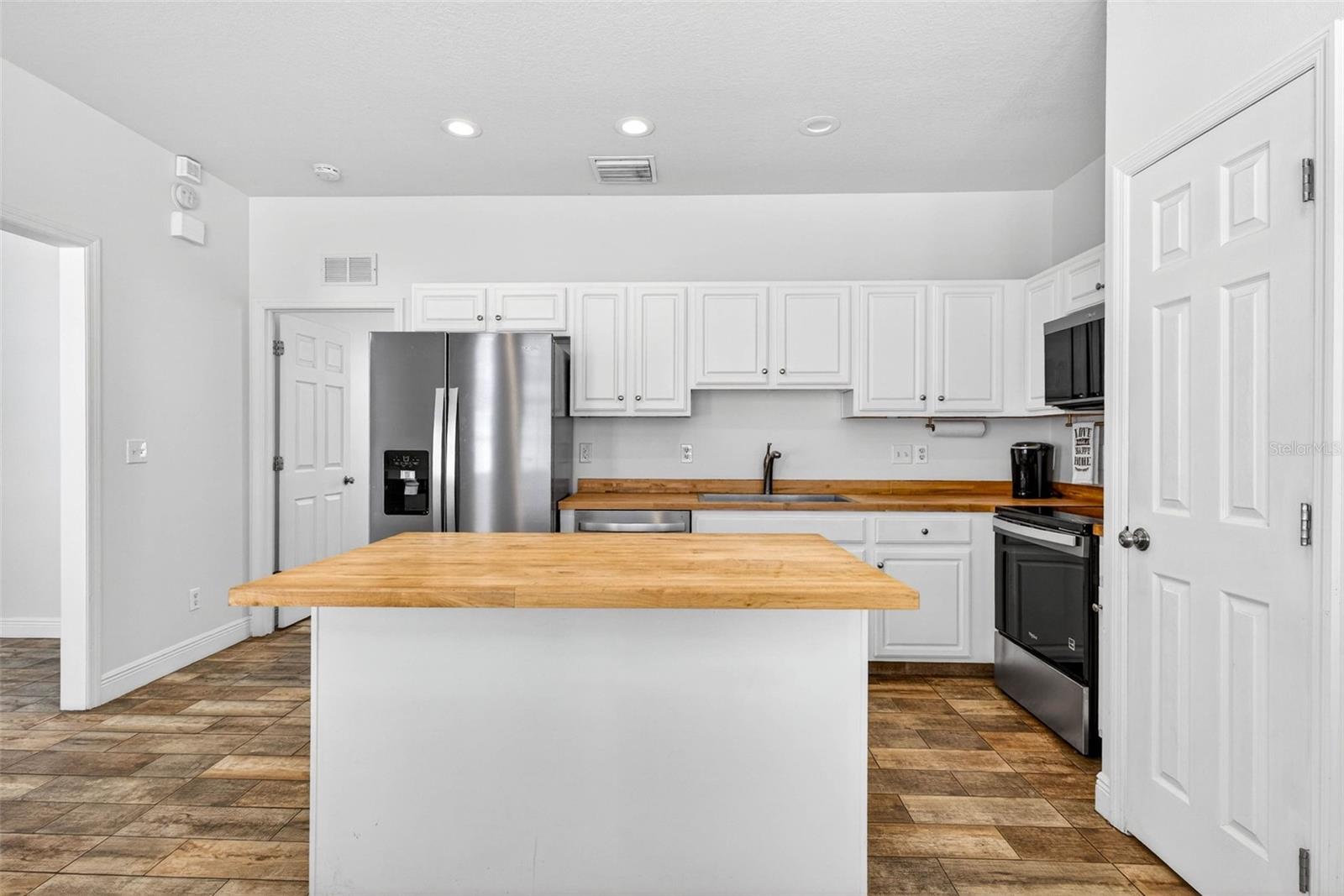 Image 23 of 55 For 6450 Ashville Dr