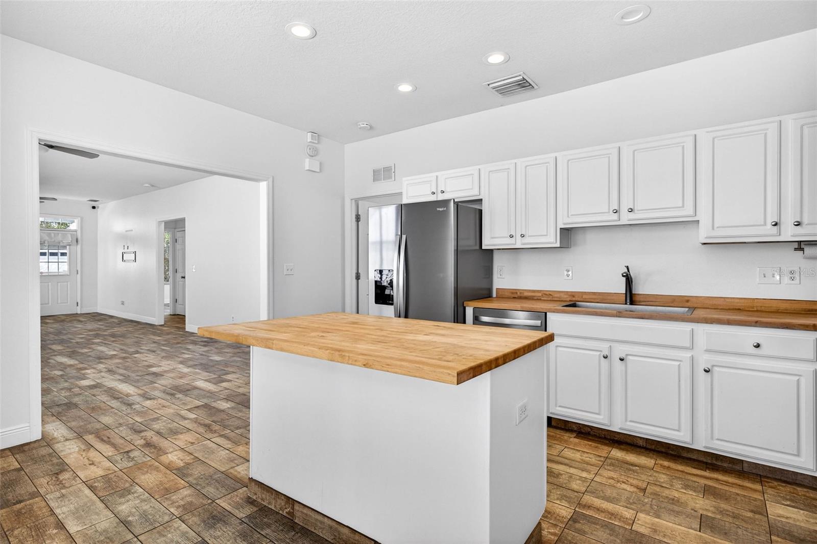 Image 24 of 55 For 6450 Ashville Dr