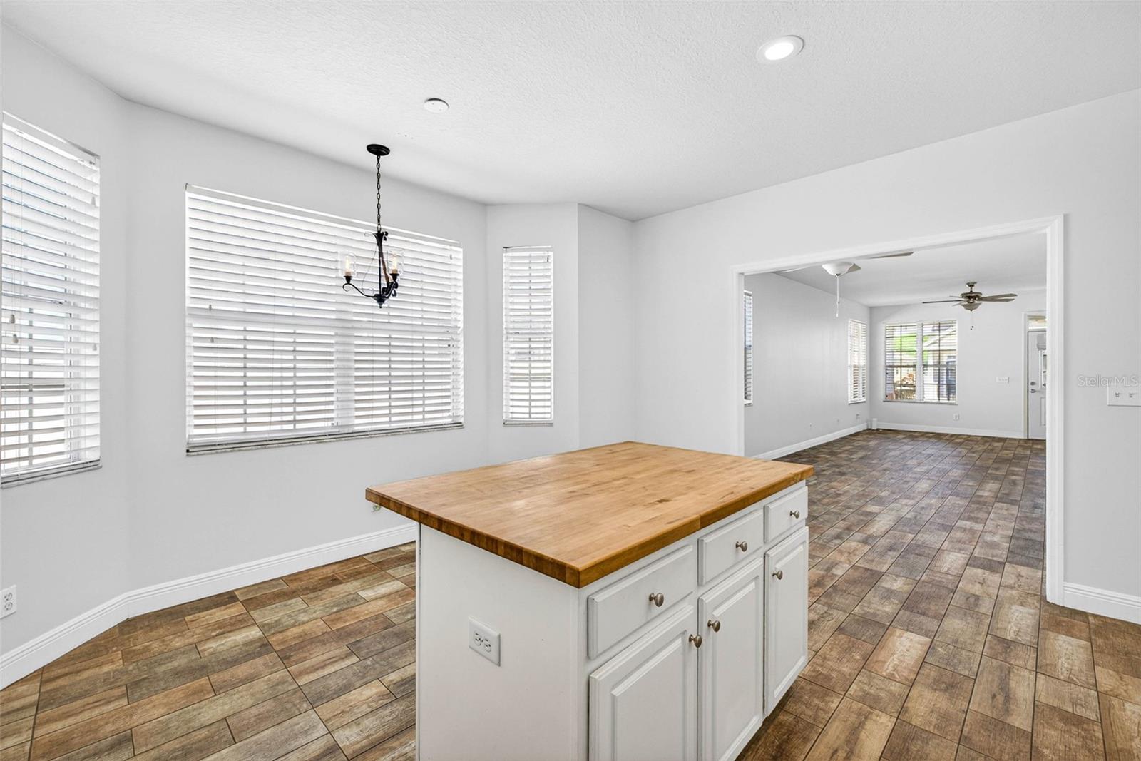 Image 26 of 55 For 6450 Ashville Dr