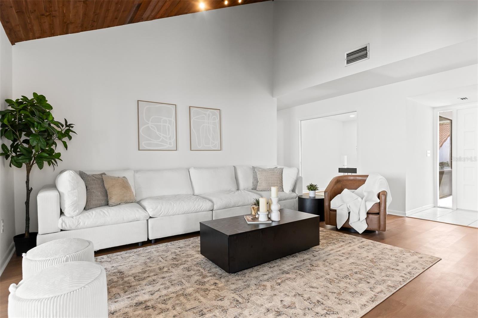 Image 9 of 28 For 11508 Robles Del Rio Place