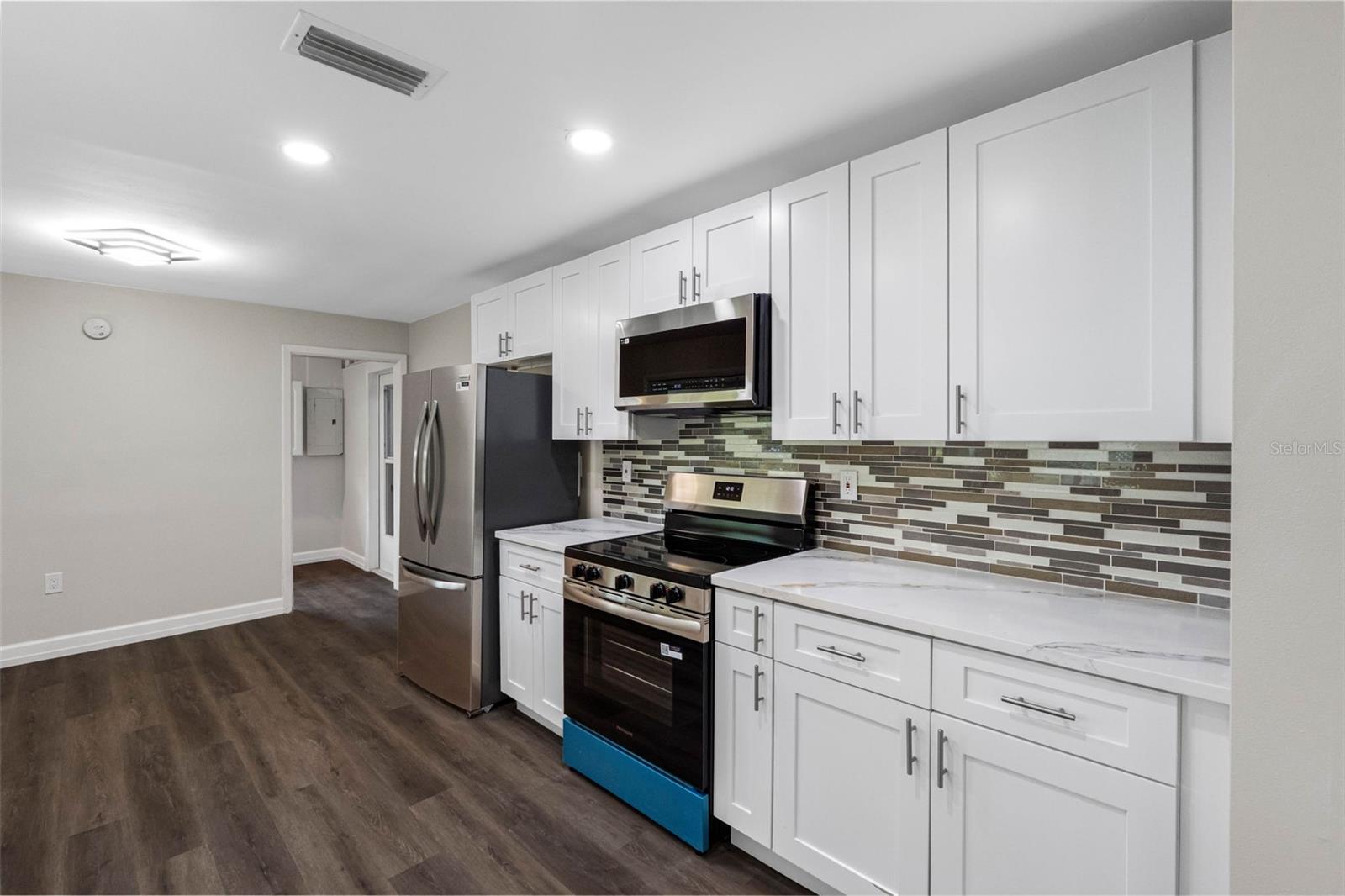 Listing photo id 8 for 624 Orange Street