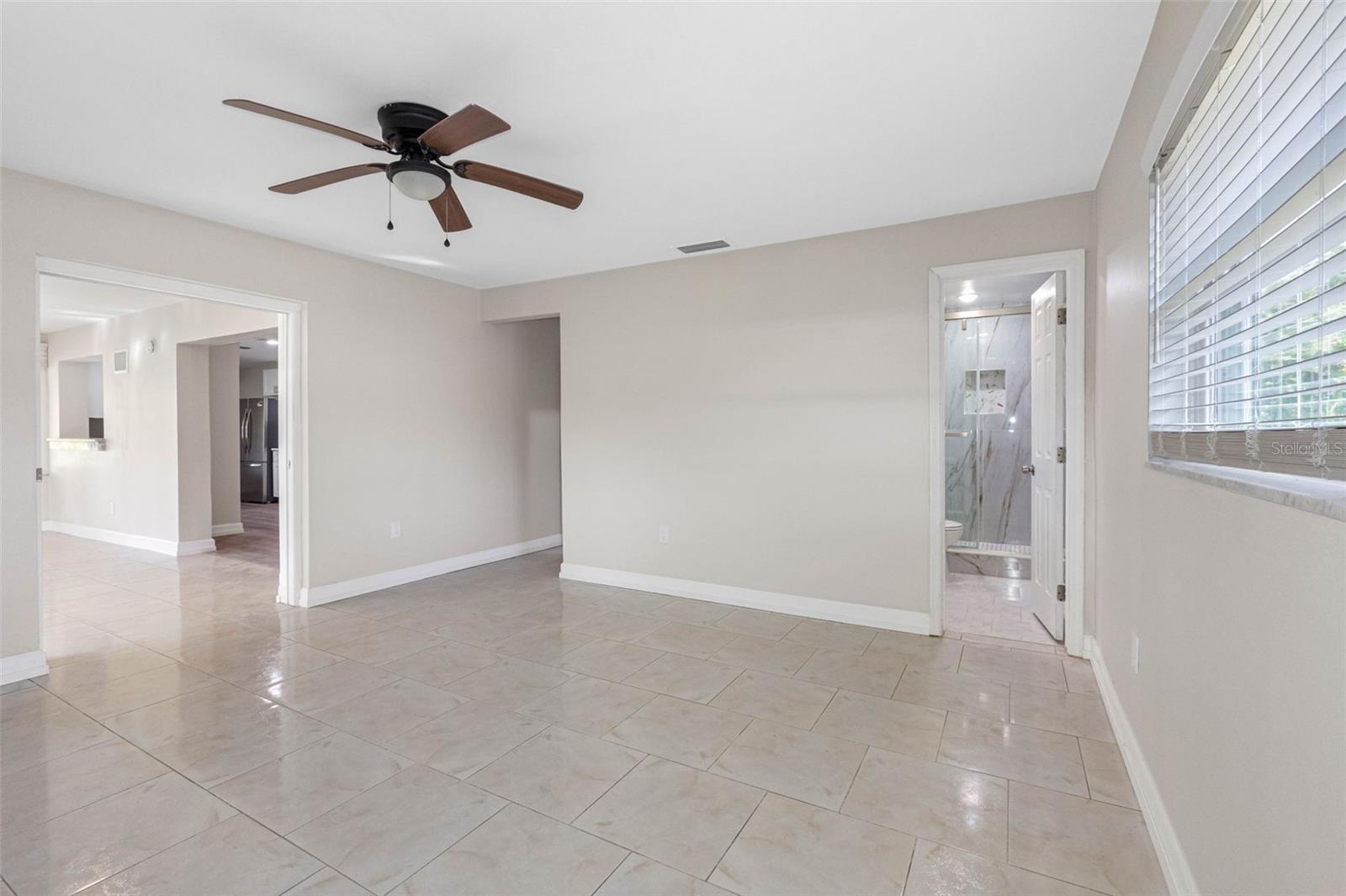 Listing photo id 12 for 624 Orange Street