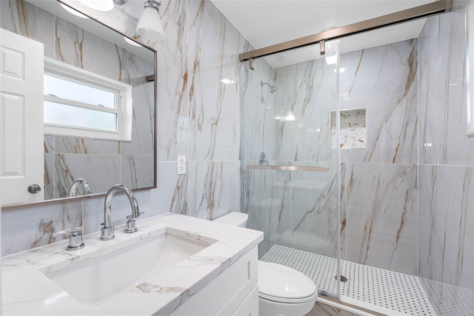 Listing photo id 13 for 624 Orange Street