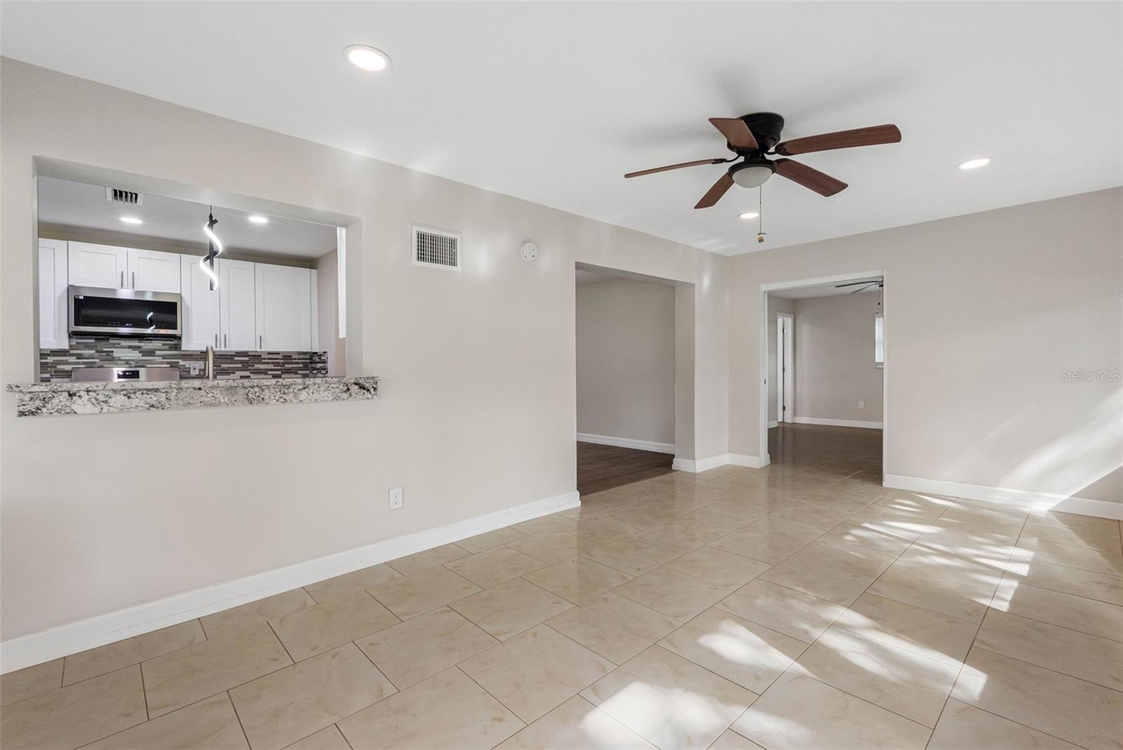 Listing photo id 19 for 624 Orange Street