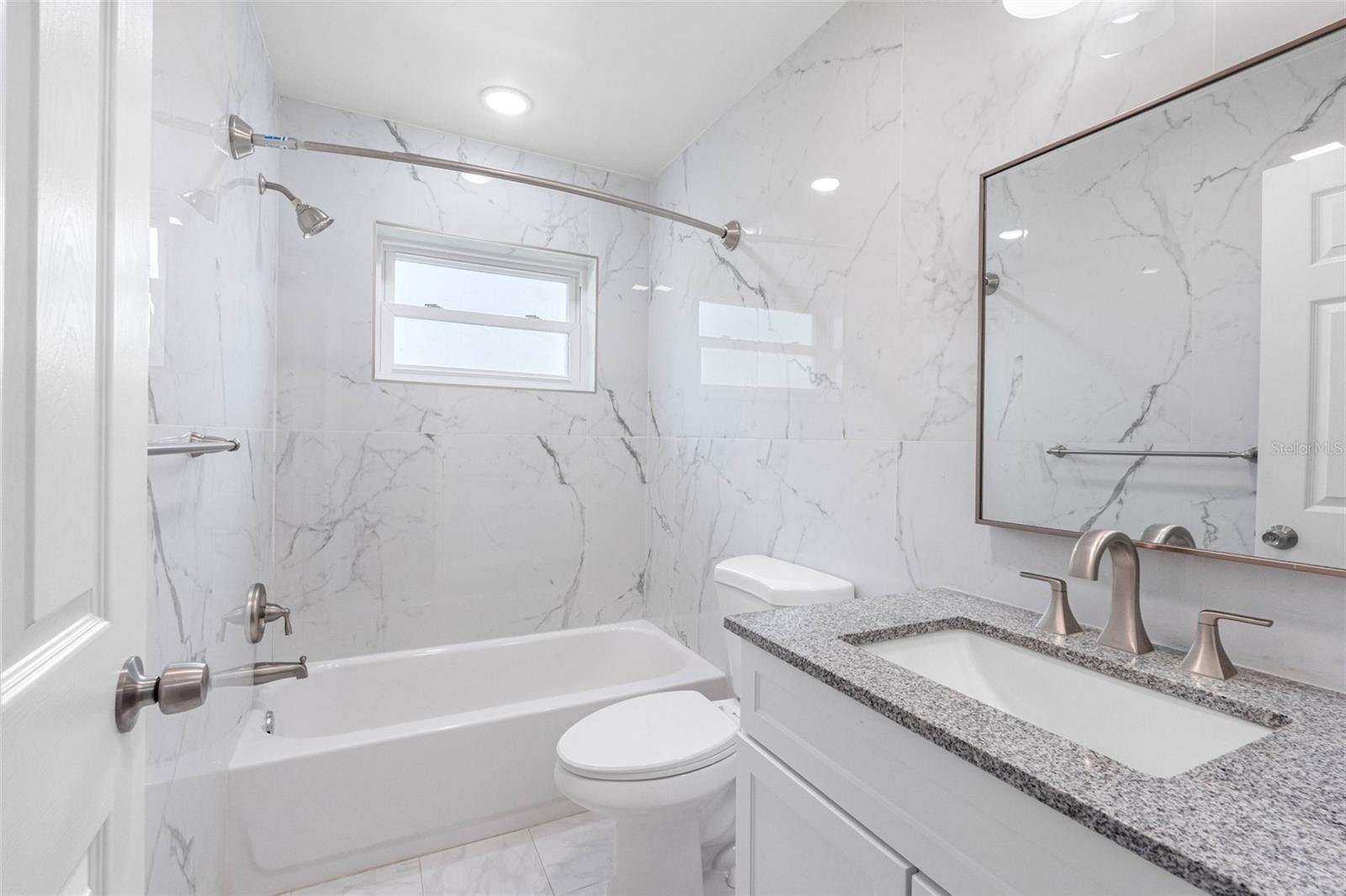 Listing photo id 23 for 624 Orange Street