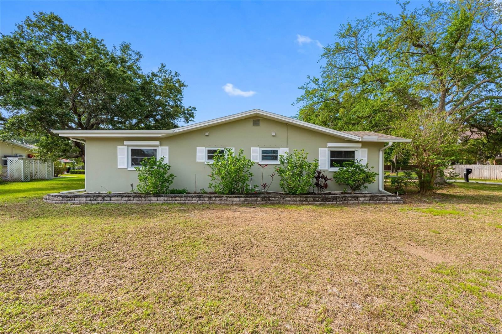 Listing photo id 30 for 624 Orange Street