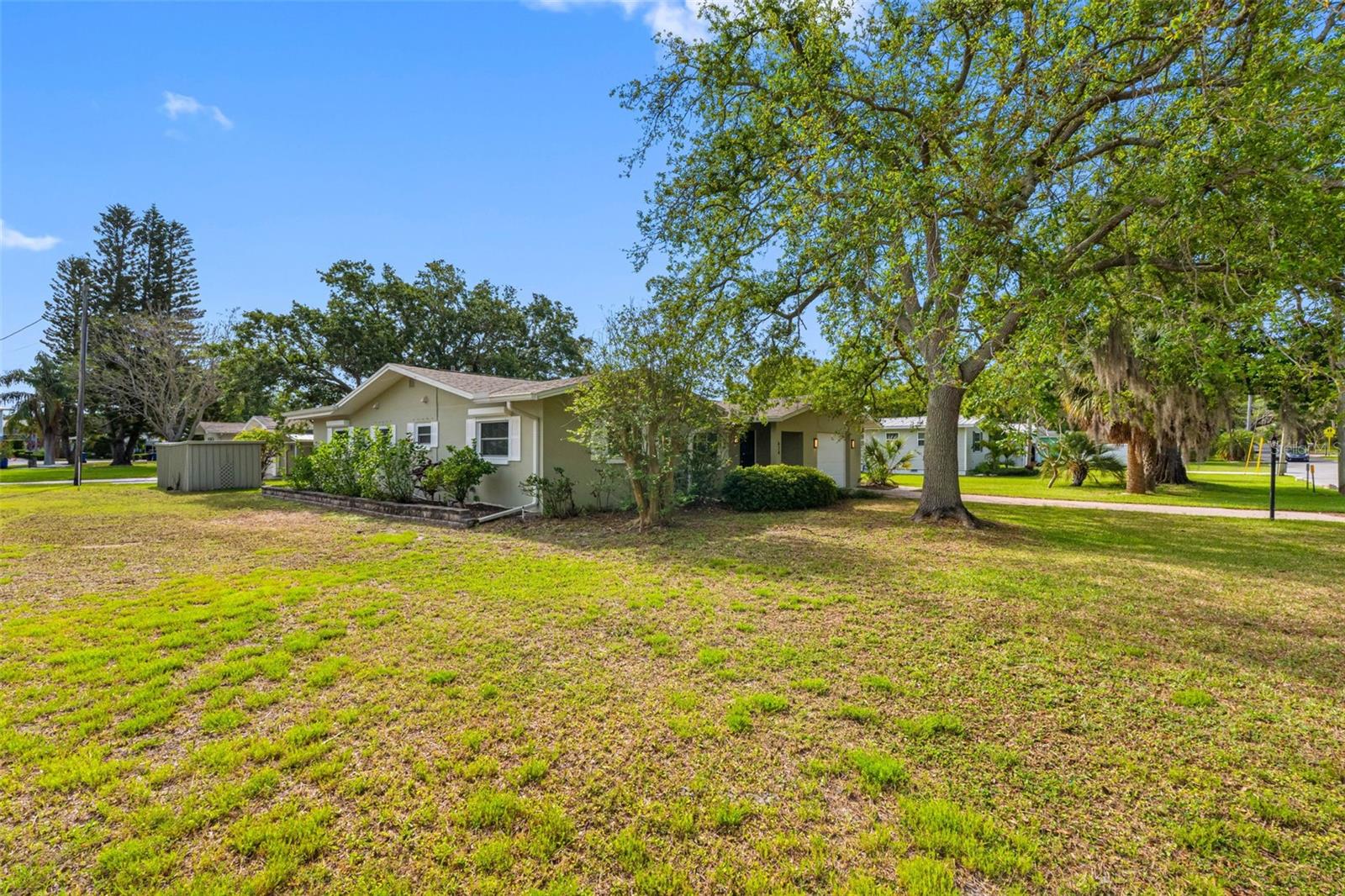 Listing photo id 31 for 624 Orange Street