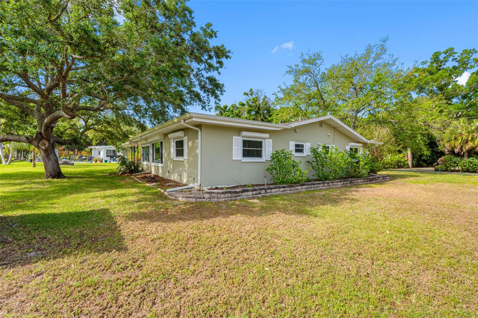 Listing photo id 32 for 624 Orange Street