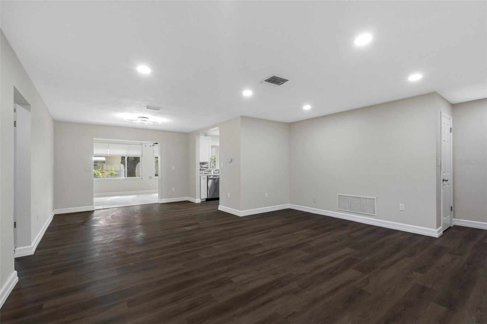 Listing photo id 2 for 624 Orange Street