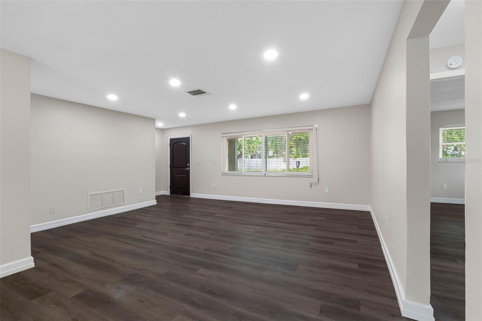 Listing photo id 3 for 624 Orange Street