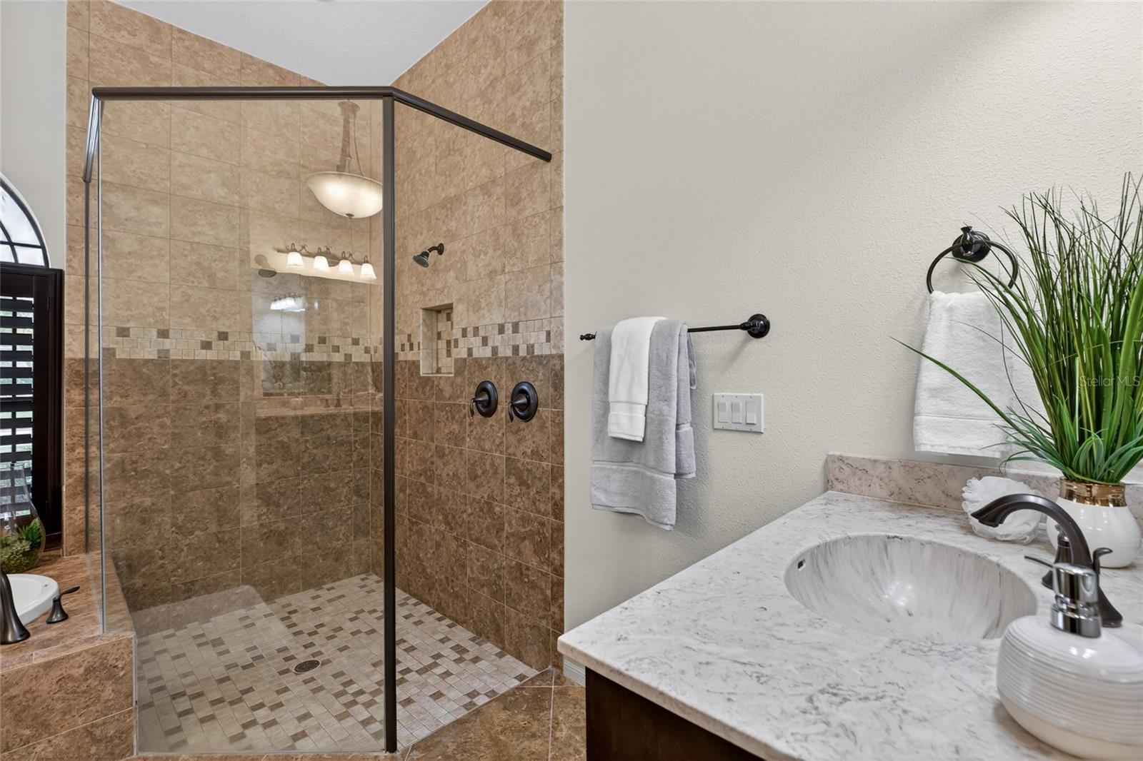 Listing photo id 25 for 1607 Abyss Drive