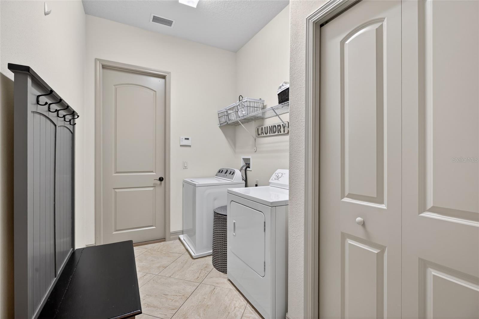 Listing photo id 34 for 1607 Abyss Drive