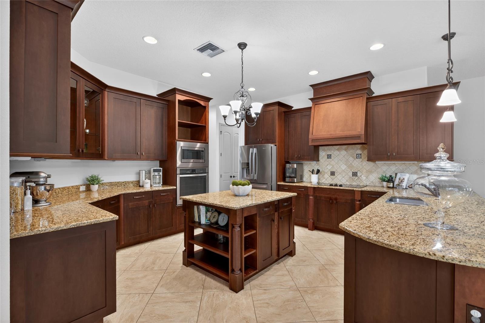 Listing photo id 37 for 1607 Abyss Drive