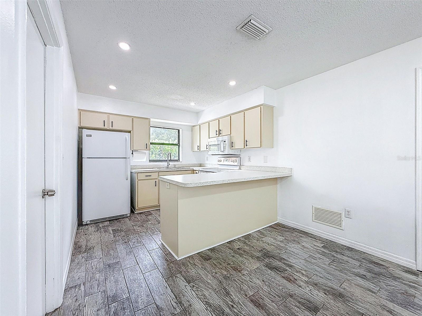 Image 33 of 80 For 629 Albritton Avenue