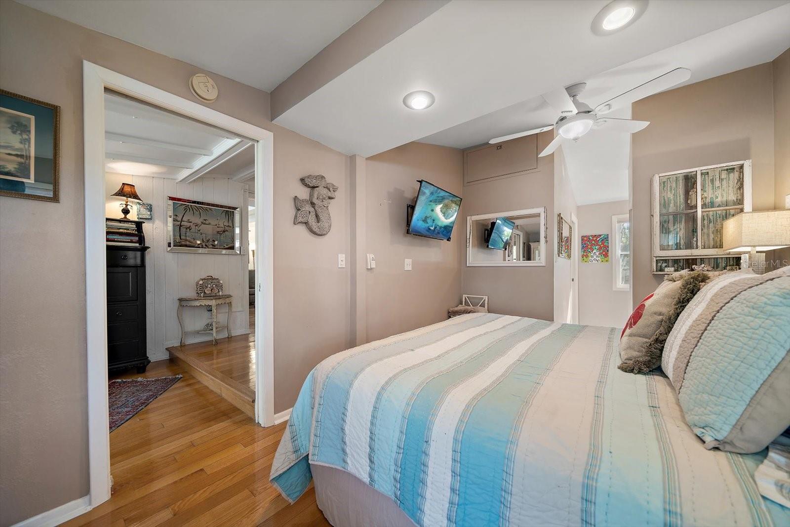 Image 23 of 45 For 8403 Gulf Boulevard