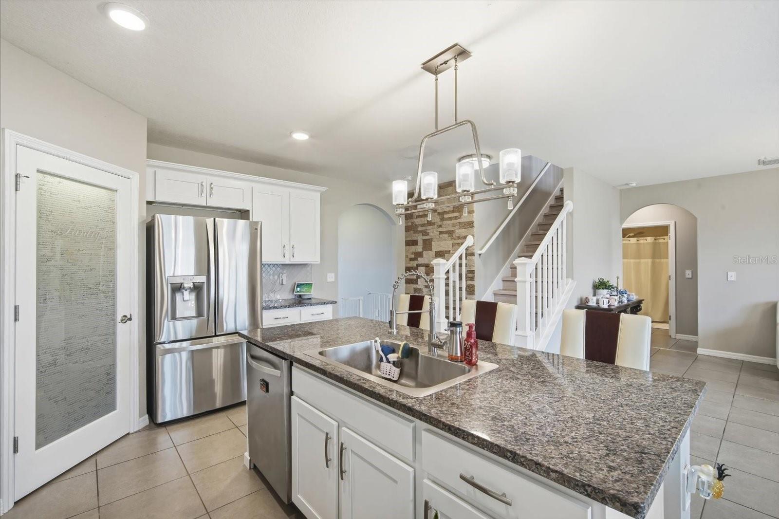 Listing photo id 9 for 8201 Bilston Village Lane