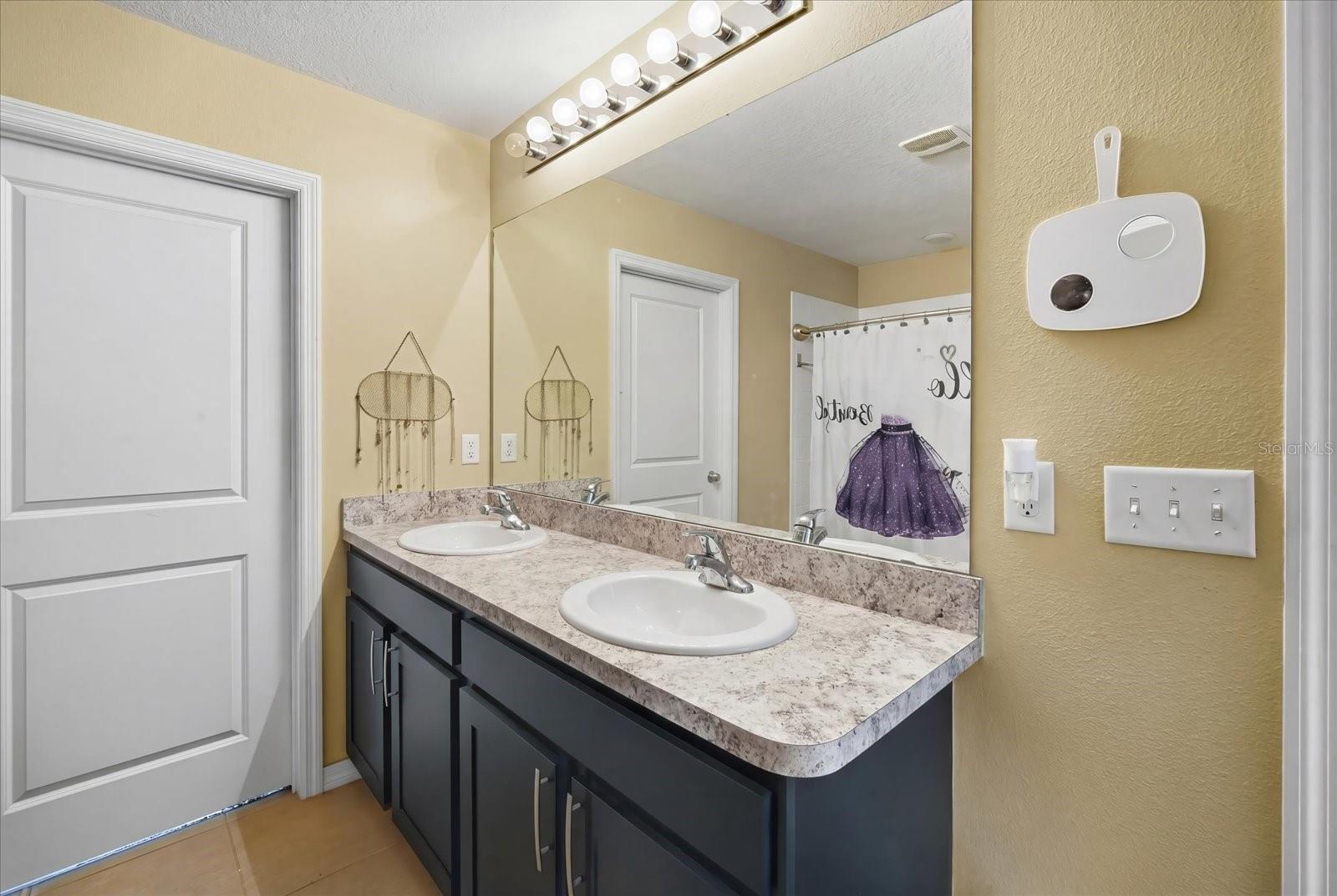 Listing photo id 18 for 8201 Bilston Village Lane