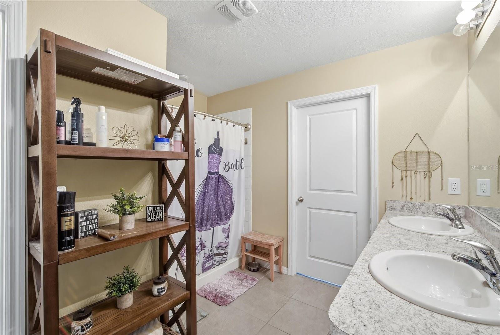 Listing photo id 19 for 8201 Bilston Village Lane