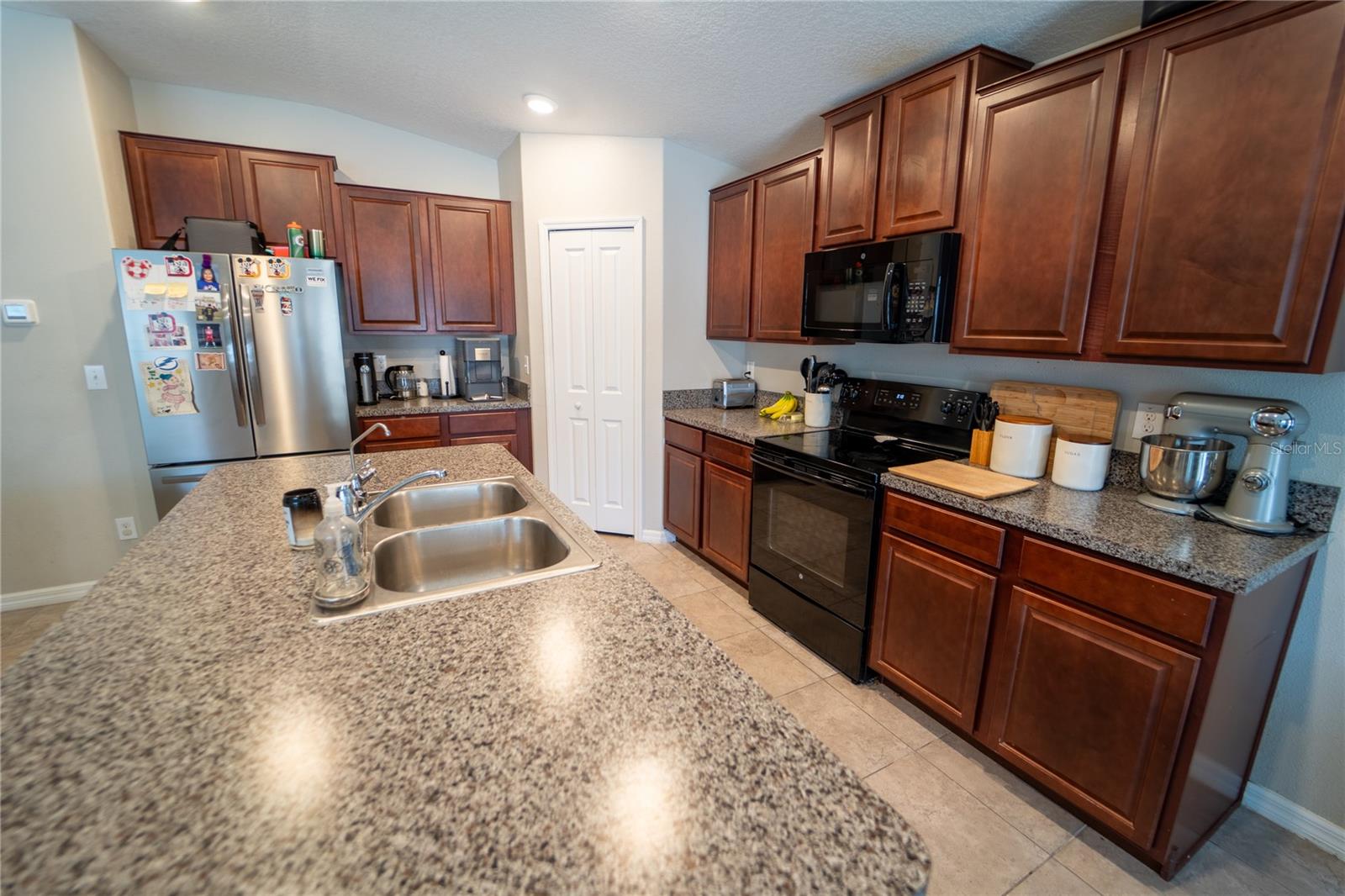 Listing photo id 8 for 9708 Sage Creek Drive