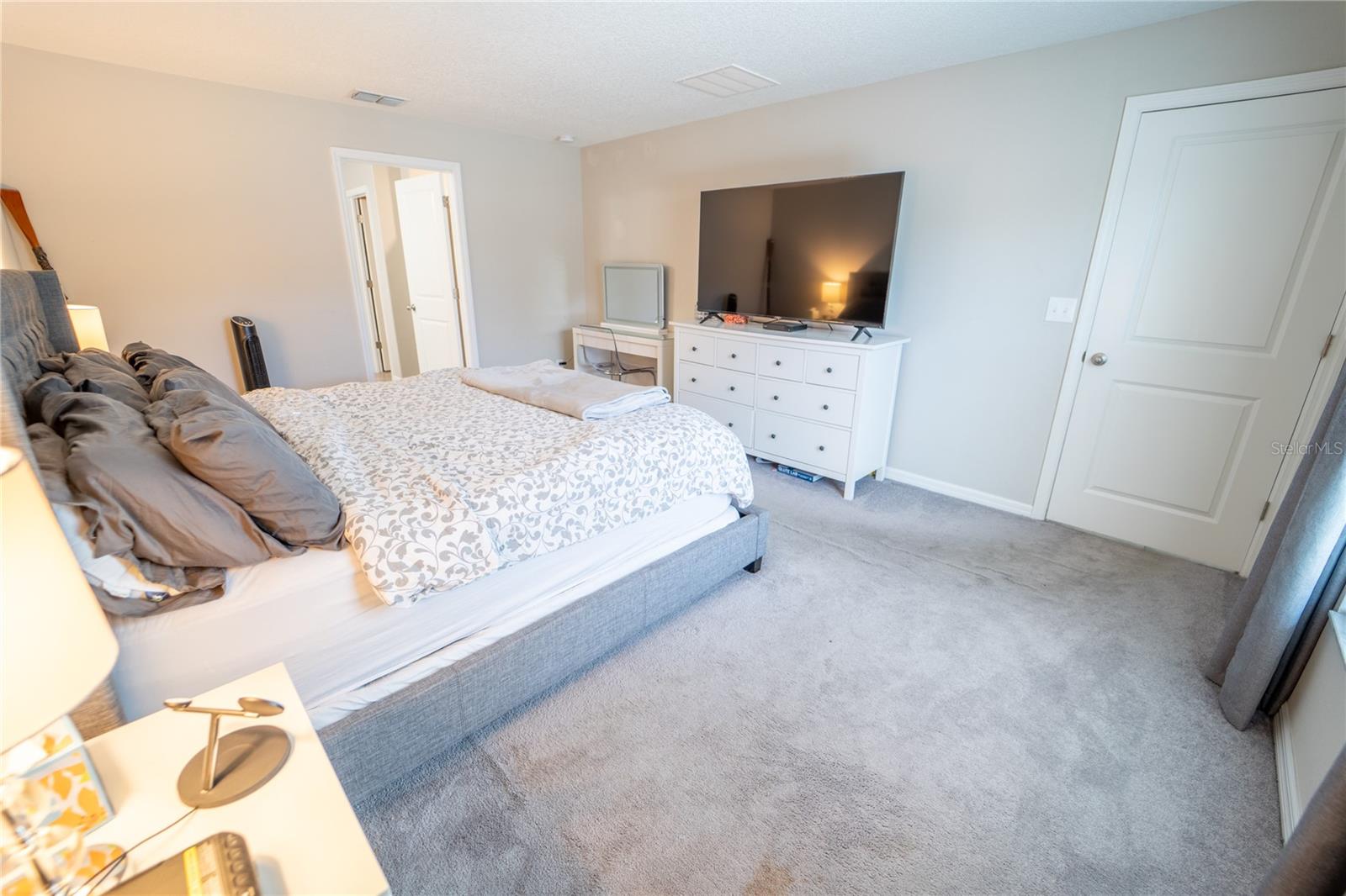 Listing photo id 13 for 9708 Sage Creek Drive