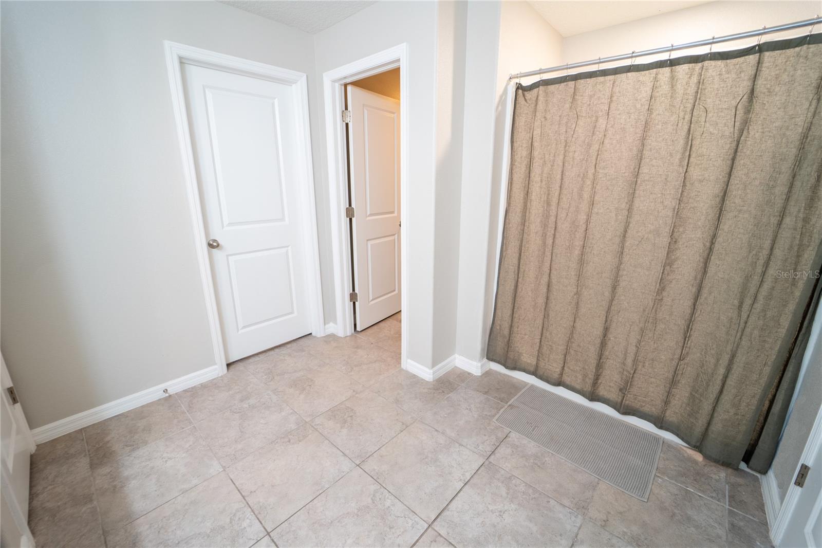 Listing photo id 18 for 9708 Sage Creek Drive