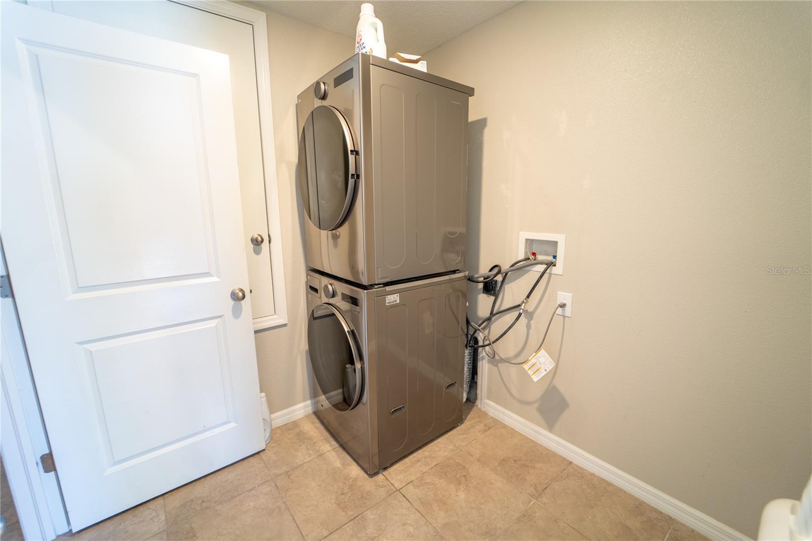 Listing photo id 26 for 9708 Sage Creek Drive