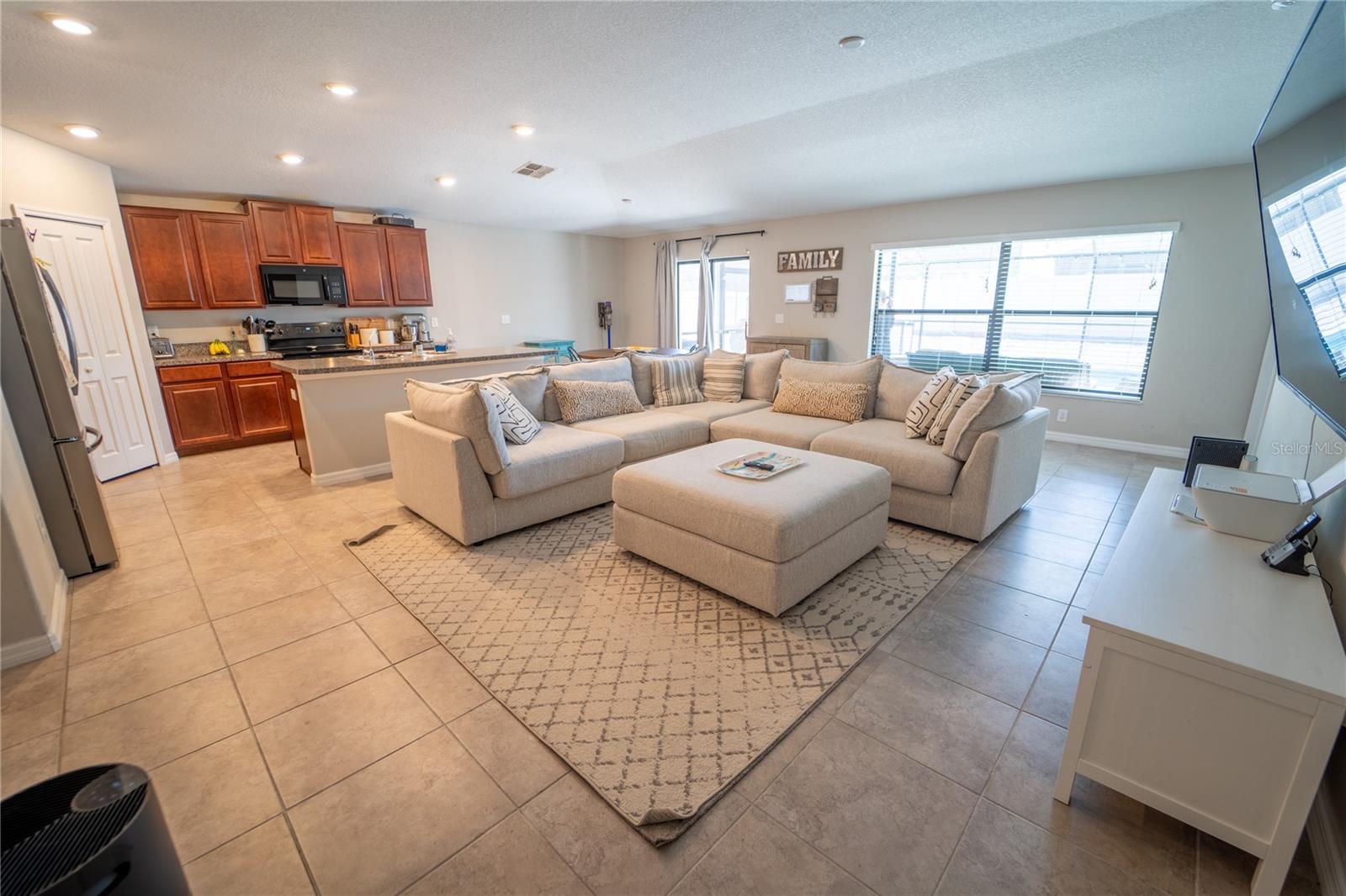 Listing photo id 4 for 9708 Sage Creek Drive