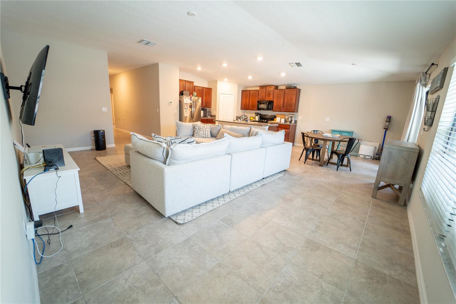 Listing photo id 5 for 9708 Sage Creek Drive