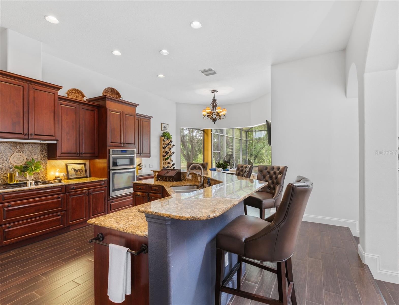 Listing photo id 9 for 6121 Avocetridge Drive