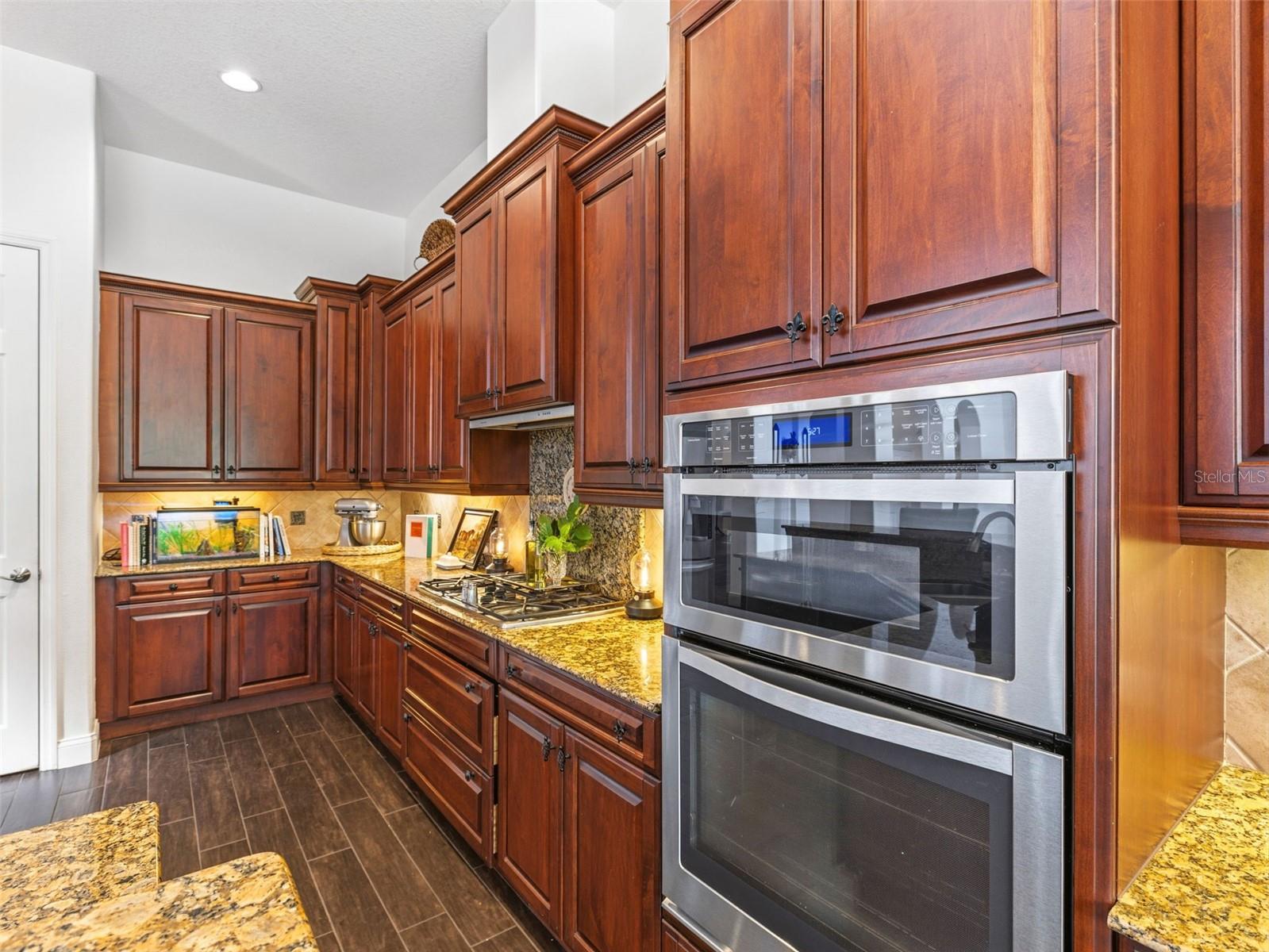 Listing photo id 10 for 6121 Avocetridge Drive