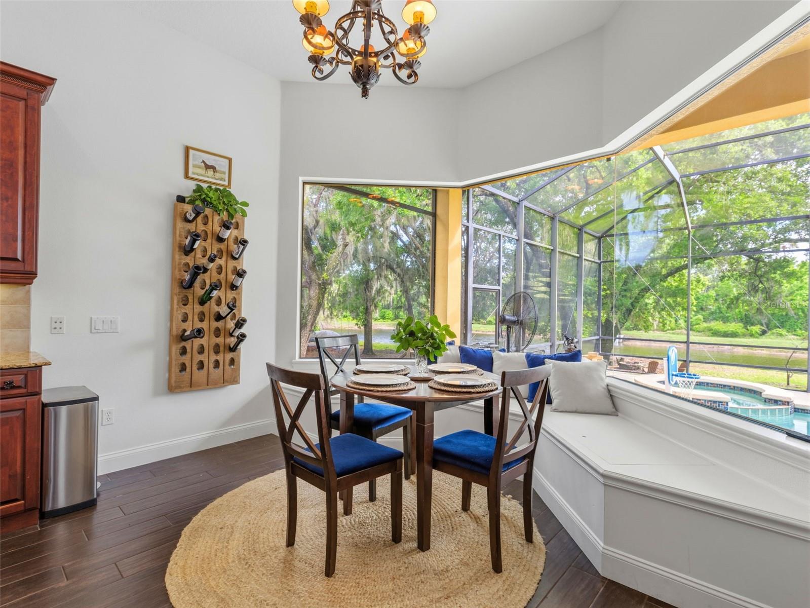 Listing photo id 11 for 6121 Avocetridge Drive