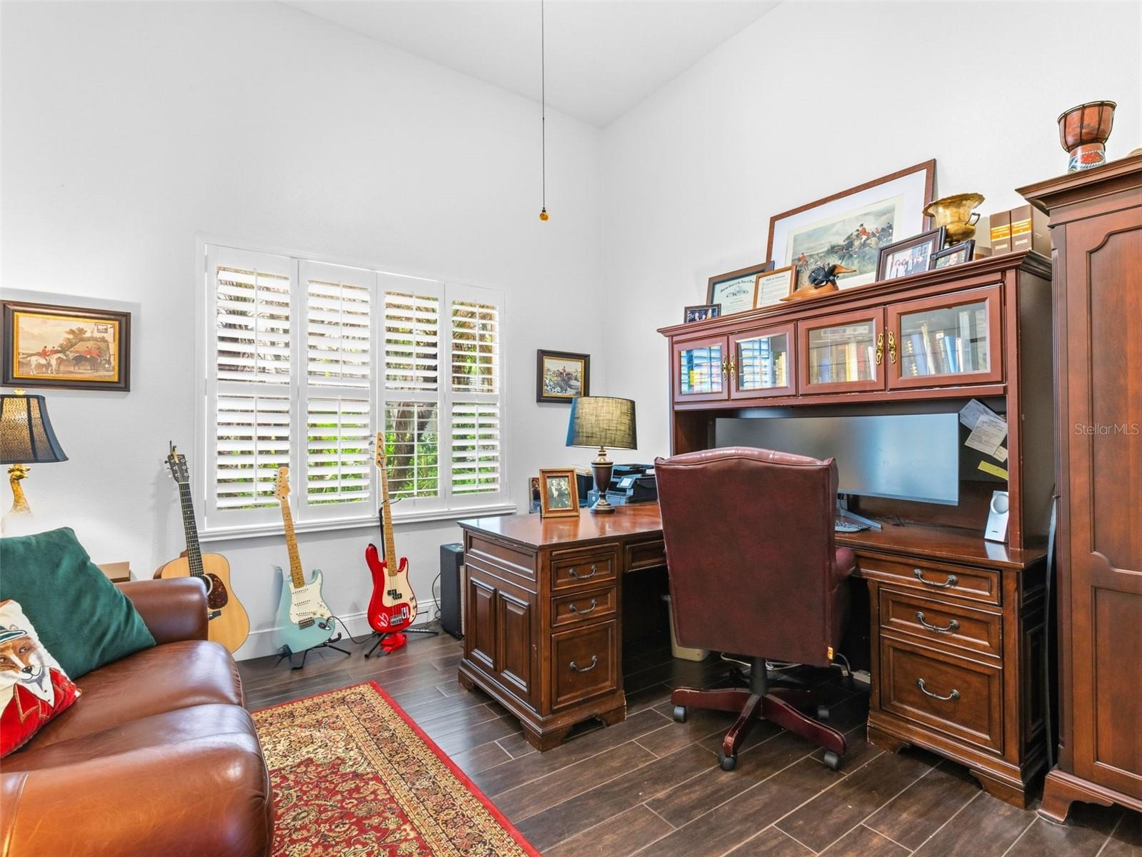 Listing photo id 12 for 6121 Avocetridge Drive