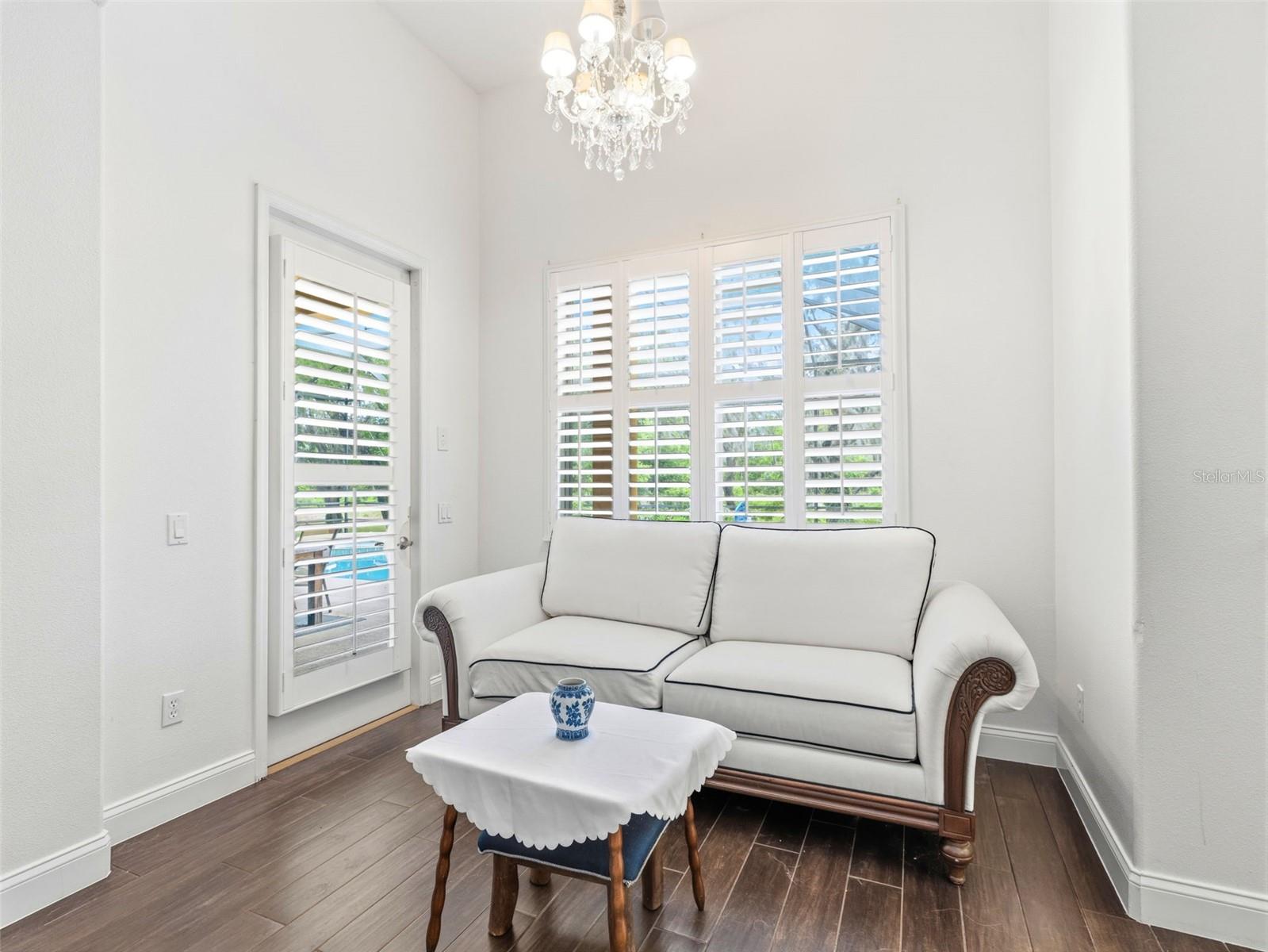 Listing photo id 15 for 6121 Avocetridge Drive