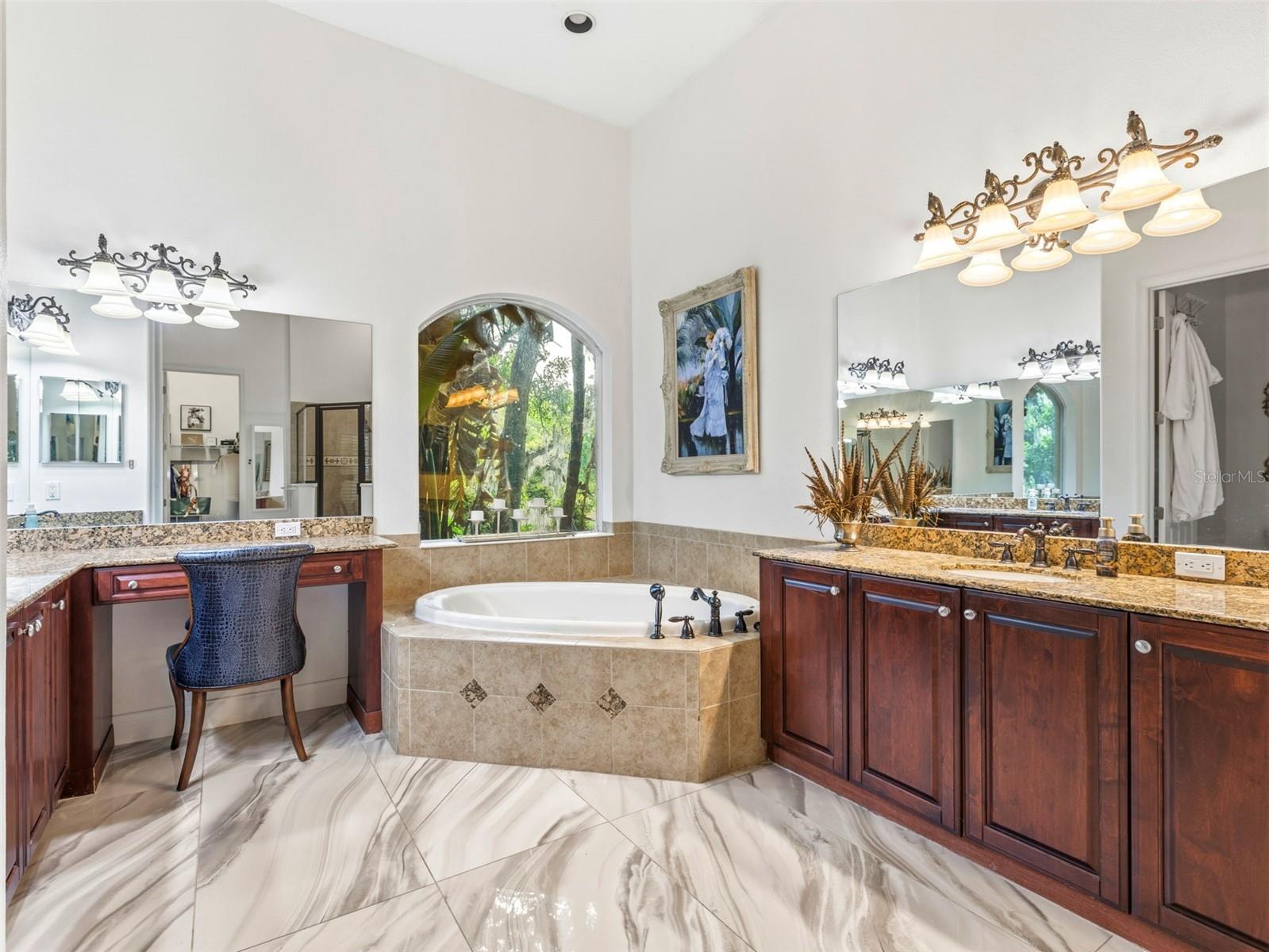 Listing photo id 16 for 6121 Avocetridge Drive