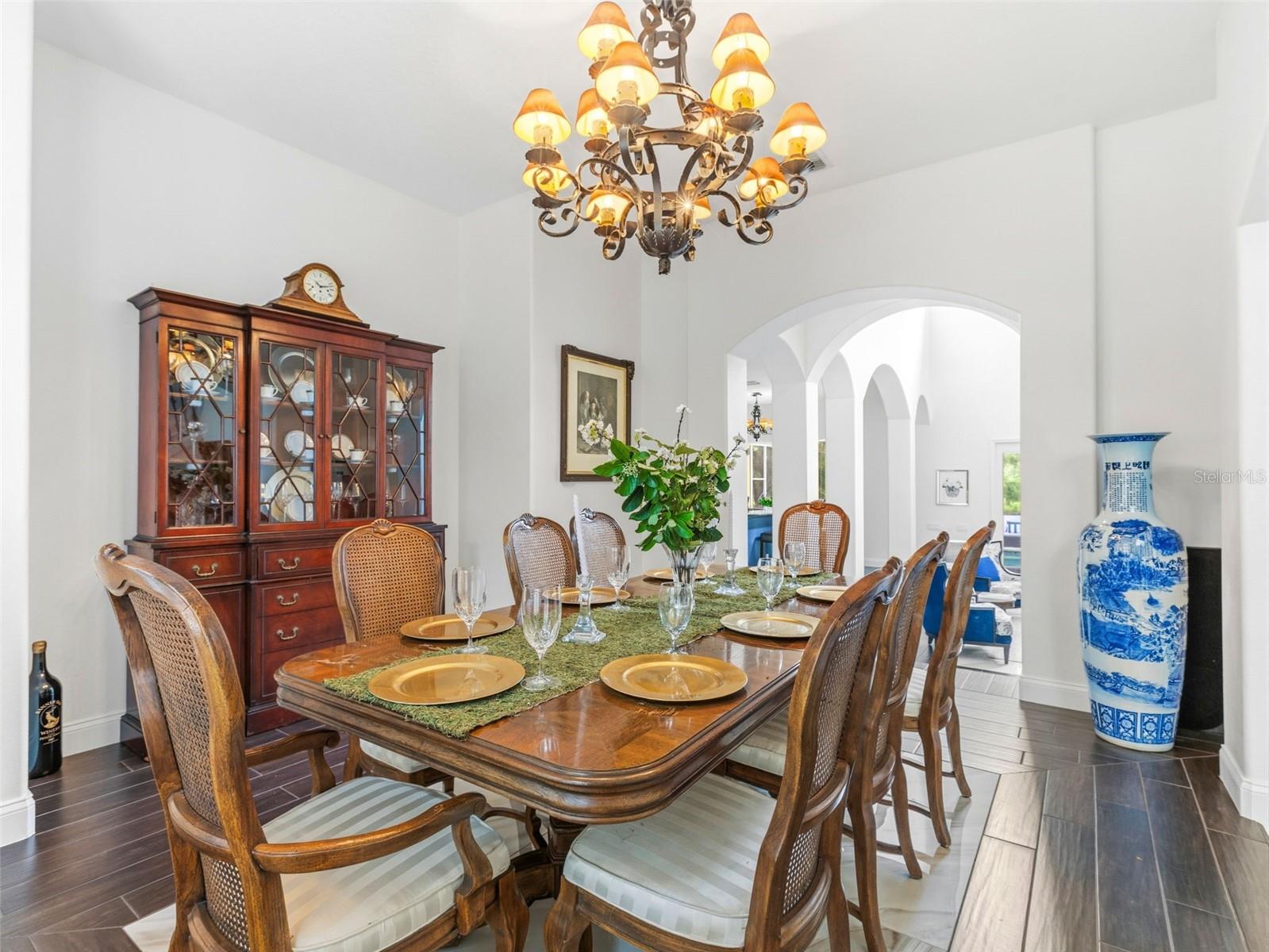 Listing photo id 5 for 6121 Avocetridge Drive