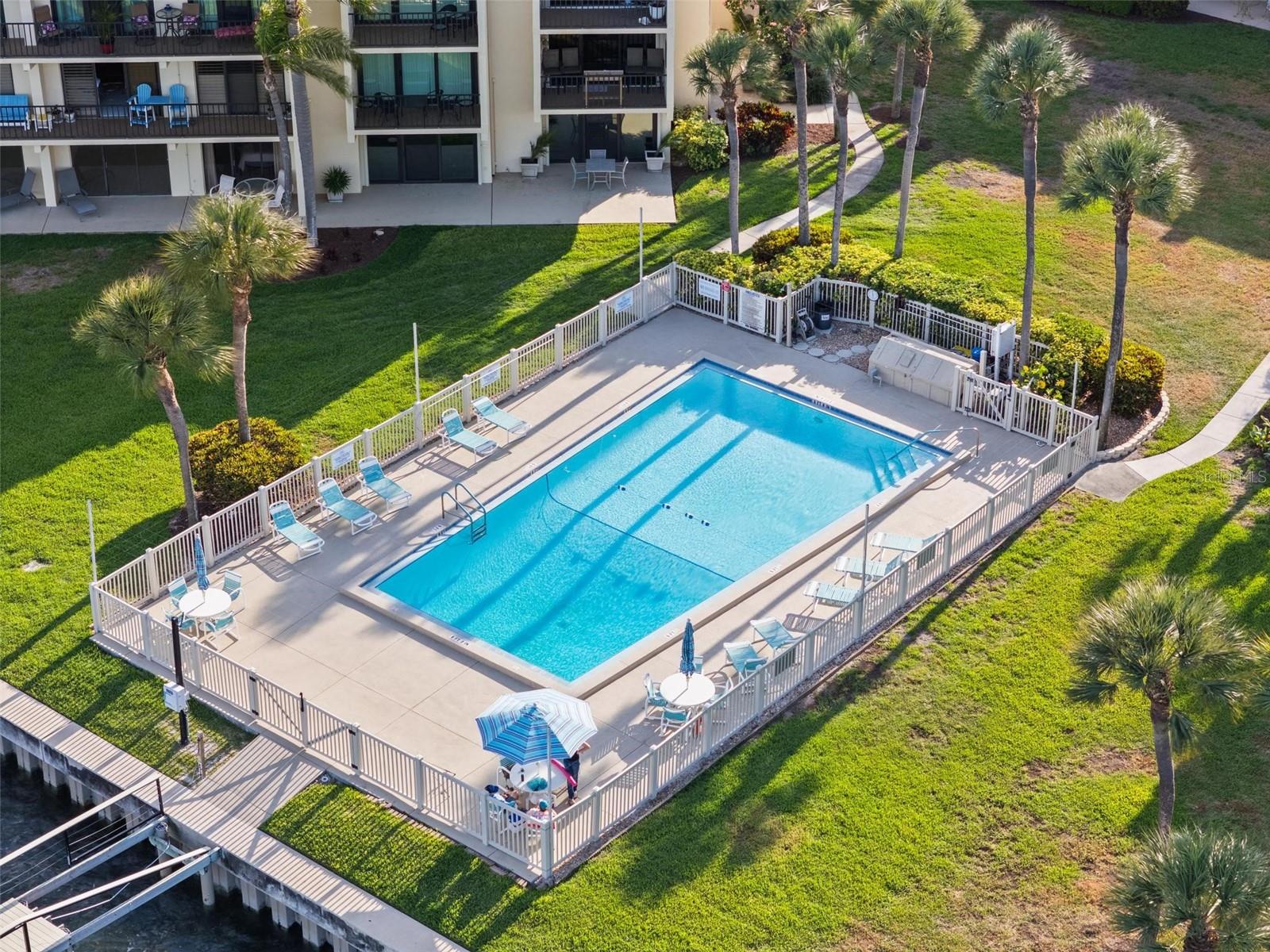 Listing photo id 21 for 7540 Sunshine Skyway Lane S T35